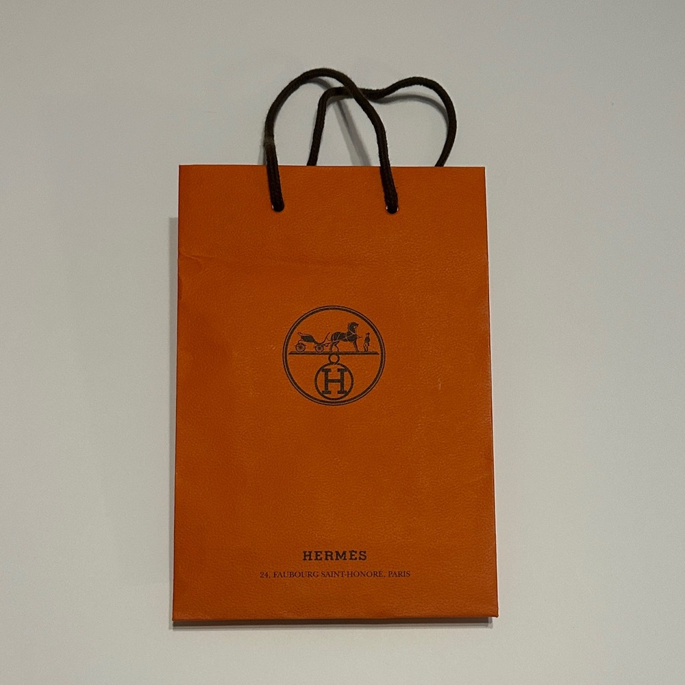Hermes Shopping Bag

9x6x 2.5 in